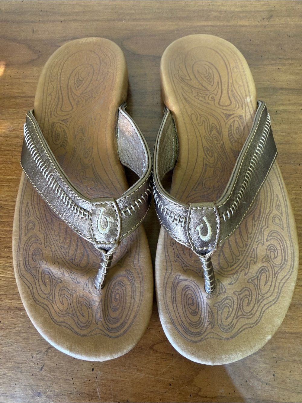 OluKai Haiku Metallic Bronze Leather Thong Sandals 7